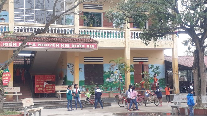 Vụ thầy giáo ở Bắc Giang bị tố dâm ô hàng loạt học sinh: Đề nghị cấm giảng dạy dưới mọi hình thức - Ảnh 1.