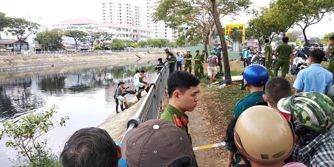 Cùng bạn ra kênh câu cá, thanh niên trượt chân té ngã đuối nước ở Sài Gòn - Ảnh 1.