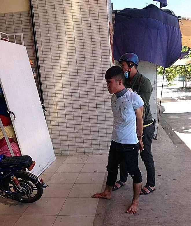 Một diễn vi&ecirc;n g&aacute;nh l&ocirc; t&ocirc; bị đ&acirc;m thiệt mạng - Ảnh 2.
