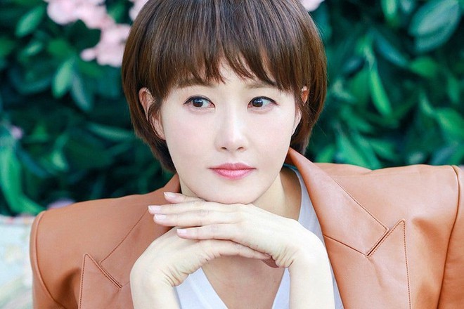 Chỉ 2 ngày sau scandal ép Jang Ja Yeon tự tử rộ lên, quý bà Lee Mi Sook bình thản nhận vai diễn mới? - Ảnh 2.