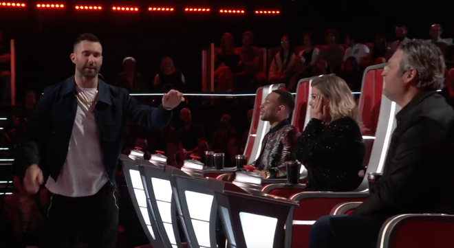 The Voice US: Blake làm gì để bị Adam xoay ghế ngược vào trong thế này? - Ảnh 3.