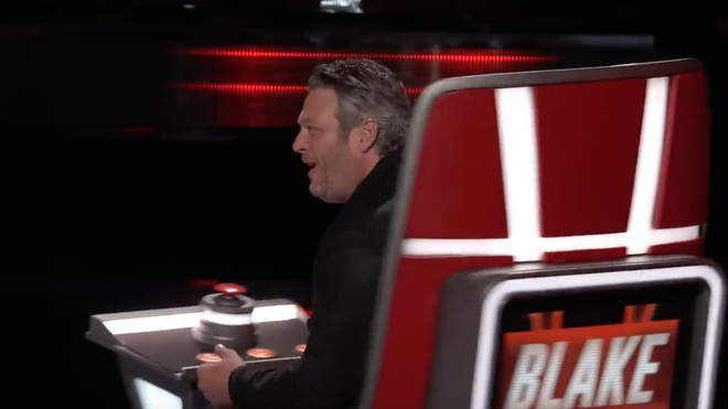 The Voice US: Blake làm gì để bị Adam xoay ghế ngược vào trong thế này? - Ảnh 5.