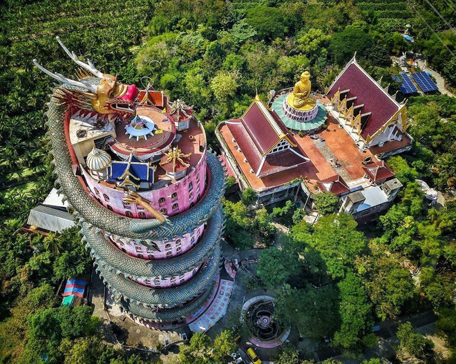 Thoạt nhìn cứ tưởng bối cảnh phim Hollywood nhưng hoá ra ngôi chùa này ở Thái lại hoàn toàn có thật! - Ảnh 2.