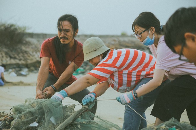 Không chờ phong trào #ChallengeForChange, nhóm bạn trẻ Phan Thiết đã miệt mài dọn rác suốt 1 năm qua: Chỉ dừng khi thành phố không còn rác nữa! - Ảnh 10.