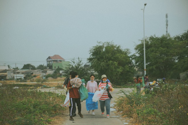 Không chờ phong trào #ChallengeForChange, nhóm bạn trẻ Phan Thiết đã miệt mài dọn rác suốt 1 năm qua: Chỉ dừng khi thành phố không còn rác nữa! - Ảnh 5.