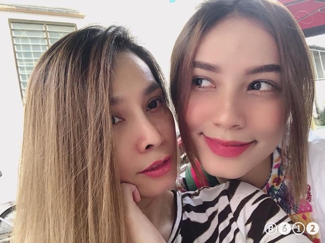 Selfie c&ugrave;ng con g&aacute;i 19 tuổi, mẹ trẻ U40 tung hoả m&ugrave; v&igrave; nhan sắc hack tuổi đỉnh cao - Ảnh 2.