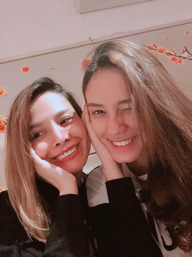 Selfie c&ugrave;ng con g&aacute;i 19 tuổi, mẹ trẻ U40 tung hoả m&ugrave; v&igrave; nhan sắc hack tuổi đỉnh cao - Ảnh 3.