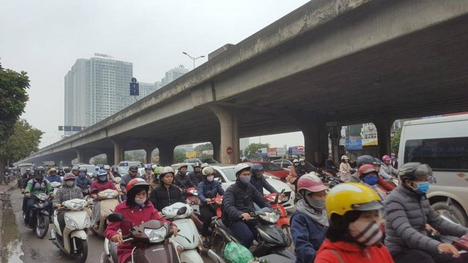 Đề xuất nghiên cứu hạn chế xe máy theo giờ trên 5 trục đường lớn - Ảnh 1.