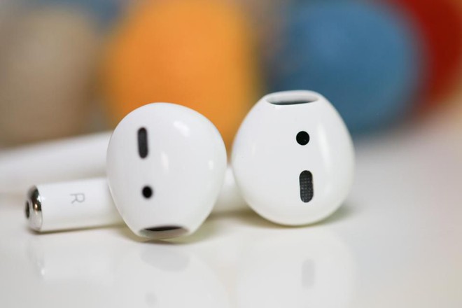 Tiếng lòng iFan: Tức phát khóc khi Airpods 2 ra mắt, như một cái tát phũ phàng của Apple - Ảnh 1.