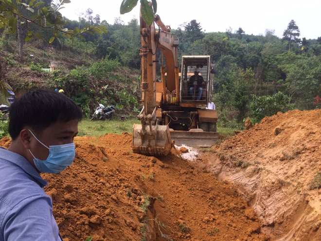 Tiêu hủy 151 con heo bị lở mồm long móng ở Quảng Nam - Ảnh 2.