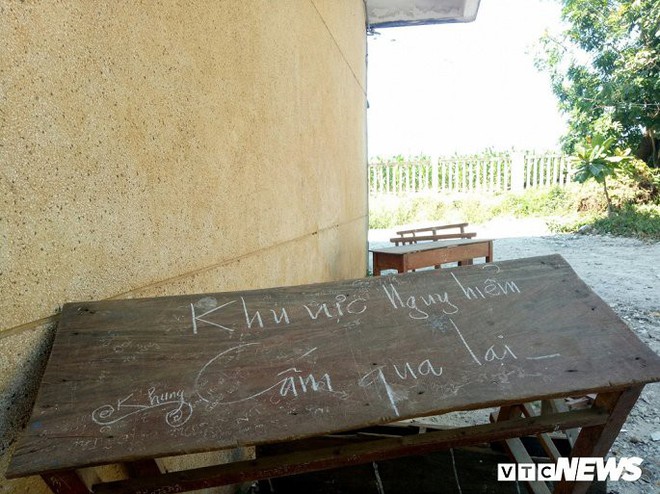 Vừa học vừa run dưới mái trường chờ sập ở đảo Lý Sơn - Ảnh 4.