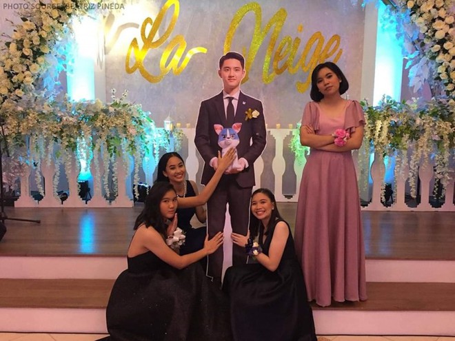 Chán cảnh đi prom với một anh chàng ba hoa, nữ sinh chơi lớn khi chọn standee của D.O (EXO) làm bạn đồng hành - Ảnh 2.