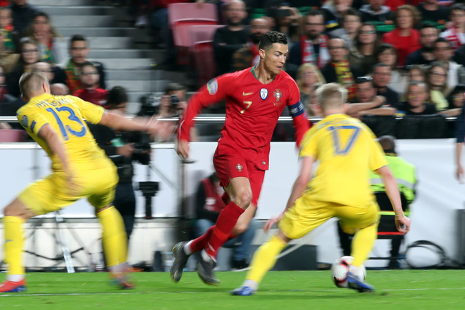 Messi, Ronaldo làm gì cũng có nhau: Cùng bị loại khỏi World Cup trong một ngày, giờ đây lại rủ nhau nếm trái đắng ở trận đầu tái xuất - Ảnh 8.