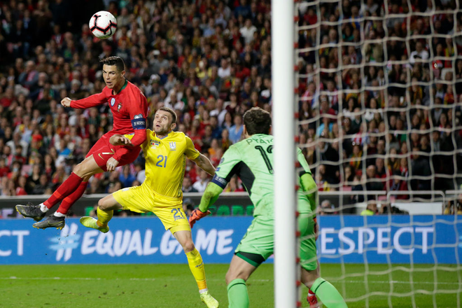 Messi, Ronaldo làm gì cũng có nhau: Cùng bị loại khỏi World Cup trong một ngày, giờ đây lại rủ nhau nếm trái đắng ở trận đầu tái xuất - Ảnh 9.