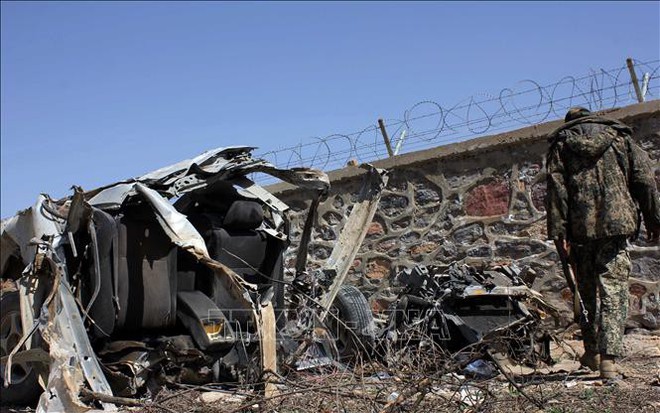 Hai vụ nổ lớn liên tiếp, ít nhất 33 người Afghanistan thương vong - Ảnh 1.