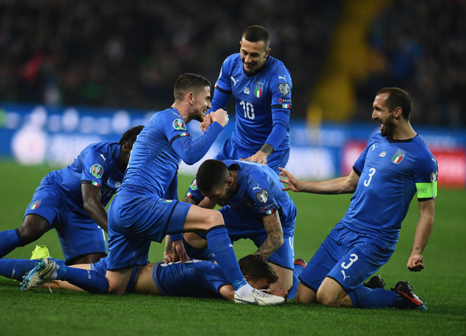 Vòng loại Euro 2020: Gã đồ tể cứu Tây Ban Nha bằng cú panenka, dàn trai đẹp Italy ra quân ấn tượng - Ảnh 9.