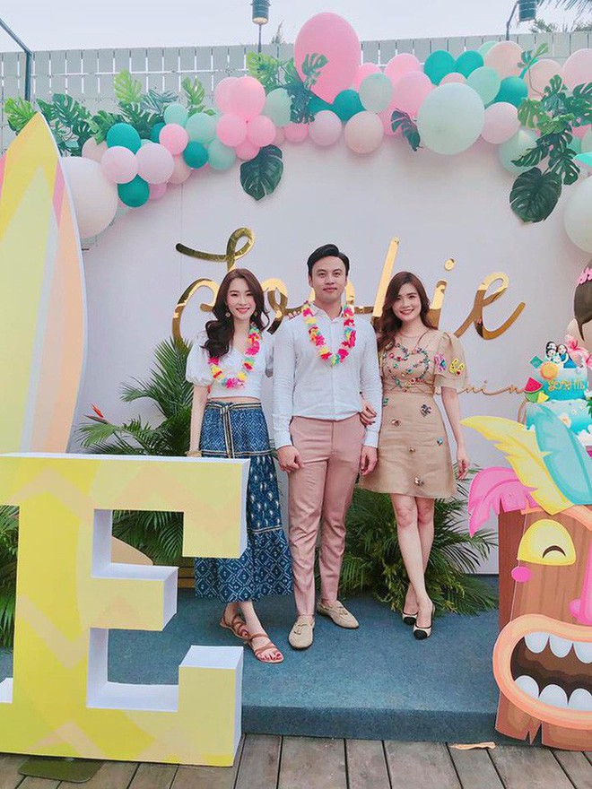 Vừa tr&ograve;n 1 tuổi, con g&aacute;i HH Đặng Thu Thảo đ&atilde; diện v&aacute;y hiệu &ldquo;chanh xả&rdquo; gần 11 triệu khiến ai cũng xu&yacute;t xoa - Ảnh 1.