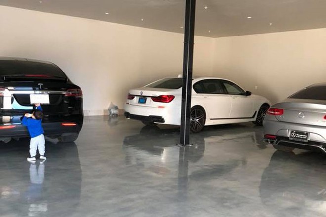 Cho&aacute;ng với những bộ sưu tập si&ecirc;u xe cực đắt đỏ, đ&aacute;ng gi&aacute; cả gia t&agrave;i của sao Vbiz - Ảnh 1.