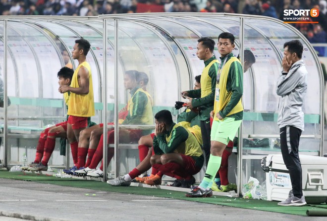 Cầu thủ U23 Indonesia bật khóc nức nở sau trận thua U23 Việt Nam - Ảnh 9.