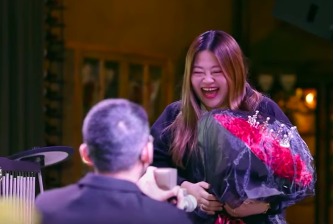 Couple đũa lệch Trung Quốc: Gặp nhau khi chỉ có 3,5 triệu đồng, bên nhau qua khó khăn và lời câu hôn cảm động - Ảnh 2. Couple đũa lệch Trung Quốc: Gặp nhau khi chỉ có 3,5 triệu đồng, bên nhau qua khó khăn và lời câu hôn cảm động - Ảnh 2.