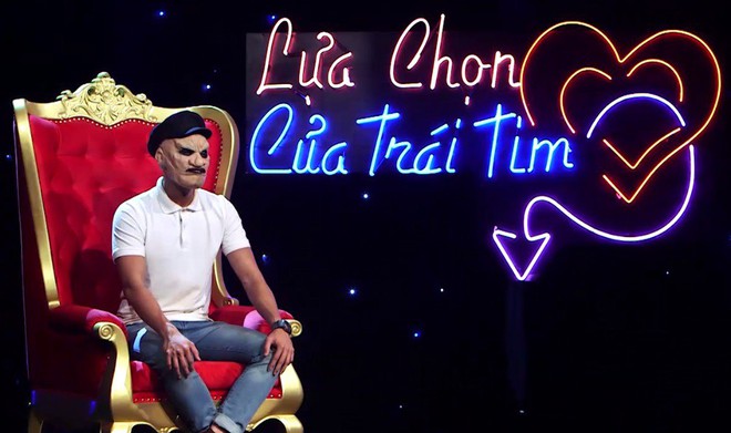 Ch&agrave;ng người mẫu trẻ l&ecirc;n truyền h&igrave;nh t&igrave;m bạn g&aacute;i c&oacute; cơ thể c&acirc;n đối v&agrave; lớn hơn tuổi - Ảnh 2.