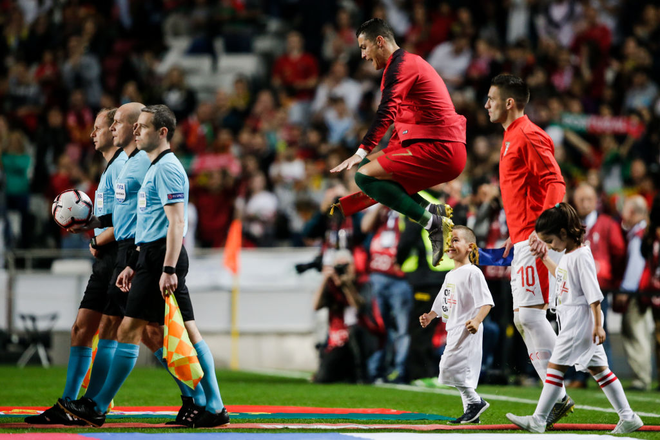V&ograve;ng loại Euro 2020: Ph&aacute;p thắng đậm, Bồ Đ&agrave;o Nha lại bị cầm h&ograve;a d&ugrave; c&oacute; Ronaldo trong đội h&igrave;nh - Ảnh 1.