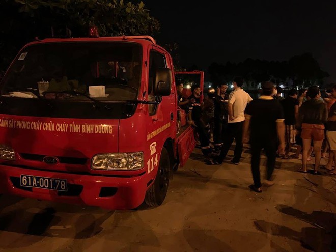 Thấy chồng mới cưới được 1 ng&agrave;y nhảy s&ocirc;ng S&agrave;i G&ograve;n tự tử, vợ định nhảy theo nhưng được gia đ&igrave;nh ngăn cản kịp thời - Ảnh 2.