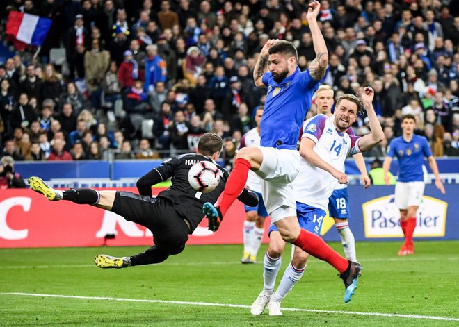 V&ograve;ng loại Euro 2020: Ph&aacute;p thắng đậm, Bồ Đ&agrave;o Nha lại bị cầm h&ograve;a d&ugrave; c&oacute; Ronaldo trong đội h&igrave;nh - Ảnh 10.