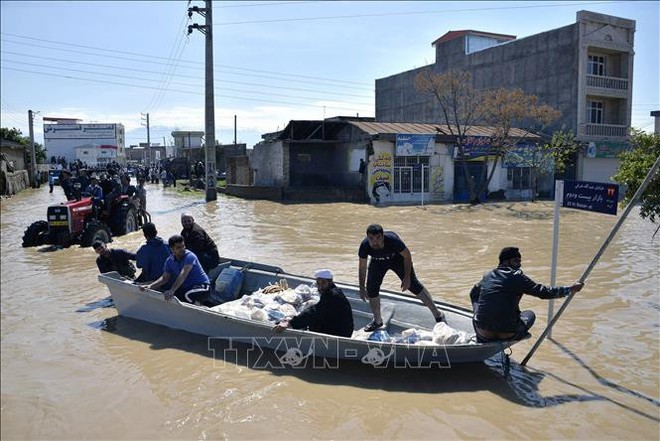 Lũ lụt lớn nhất từ trước đến nay tại Iran, 19 người chết và trên 90 người bị thương - Ảnh 1.