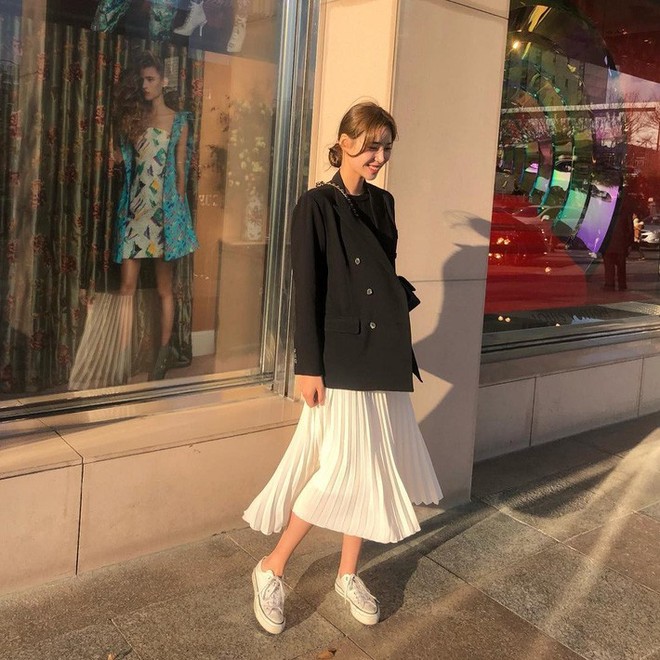 L&ecirc;n đồ chuẩn như c&ocirc;ng sở H&agrave;n với 15 gợi &yacute; từ street style tuần n&agrave;y  - Ảnh 4.
