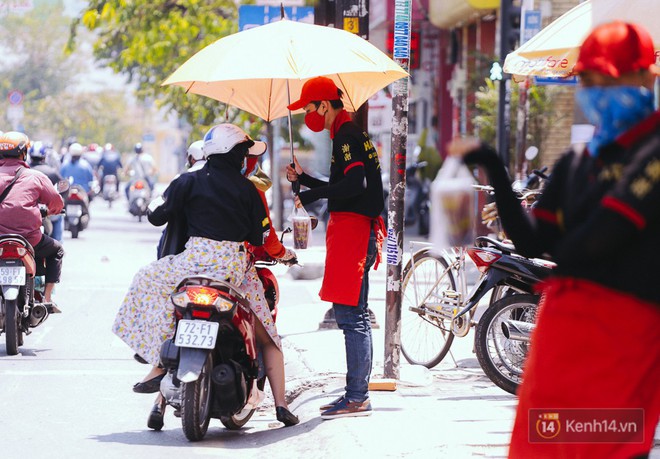 Sài Gòn nắng nóng dữ dội, không chủ động phòng tránh sẽ có nguy cơ cháy bỏng da, thậm chí là ung thư da - Ảnh 3.