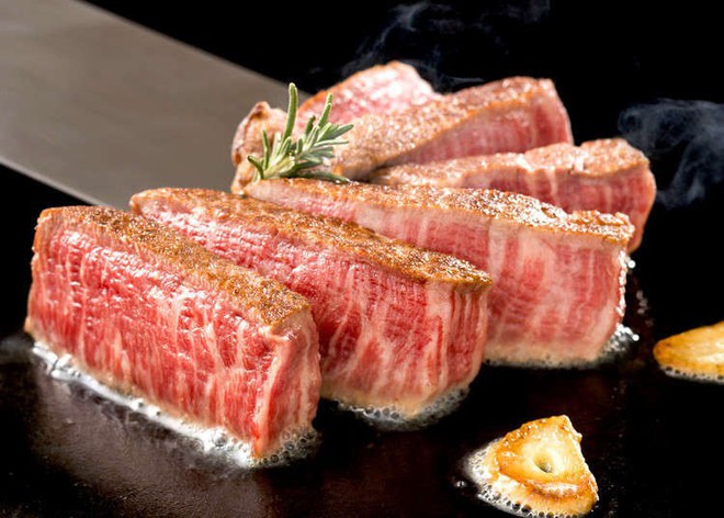 Dát thêm một lớp vàng bên ngoài, miếng steak bò ngay lập tức đội giá lên 400 USD - Ảnh 3.