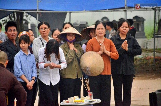 Lời kể ám ảnh của nhân chứng vụ xe khách đâm đoàn đưa tang: Tất cả bị đâm văng giữa đường, chưa bao giờ có vụ tai nạn nào kinh hoàng đến vậy - Ảnh 3.