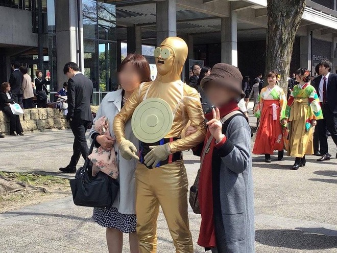 Lễ tốt nghiệp tại Nhật Bản: Bằng tốt nghiệp không quan trọng bằng việc đọ cosplay xem ai lầy lội hơn! - Ảnh 6.