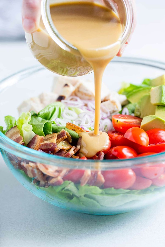 Ăn sạch, giảm cân với salad nhưng nếu cứ mắc những lỗi sau coi chừng phản tác dụng - Ảnh 3.