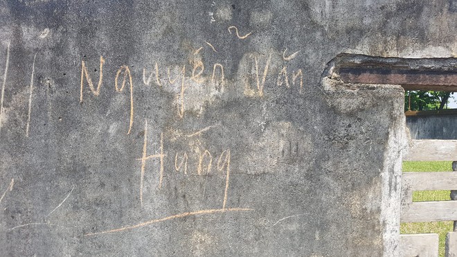 Dân mạng bức xúc đòi truy tìm người khắc dòng chữ Tú love Nhung trên đỉnh Fansipan - Ảnh 3.