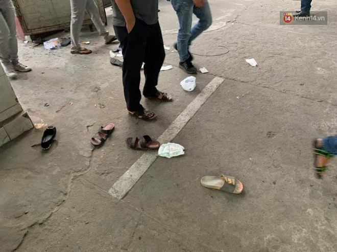 H&agrave;ng ngh&igrave;n người d&acirc;n Đ&agrave; Nẵng vạ vật xếp h&agrave;ng từ 1 giờ s&aacute;ng, leo r&agrave;o, chen lấn vẫn kh&ocirc;ng ti&ecirc;m được vắc xin cho con - Ảnh 12.