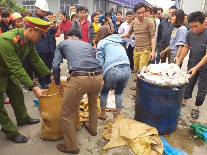 1.000 công nhân bỏ bữa vì thực phẩm có mùi, chi cục An toàn thực phẩm vào cuộc - Ảnh 1.