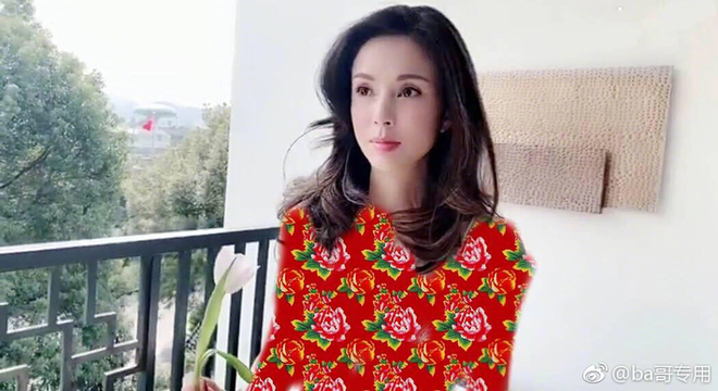 Diện đồ gợi cảm, &ldquo;Tiểu Long Nữ&rdquo; L&yacute; Nhược Đồng khiến d&acirc;n t&igrave;nh bấn loạn khi khoe v&oacute;c d&aacute;ng n&oacute;ng bỏng ở tuổi U50 - Ảnh 4.