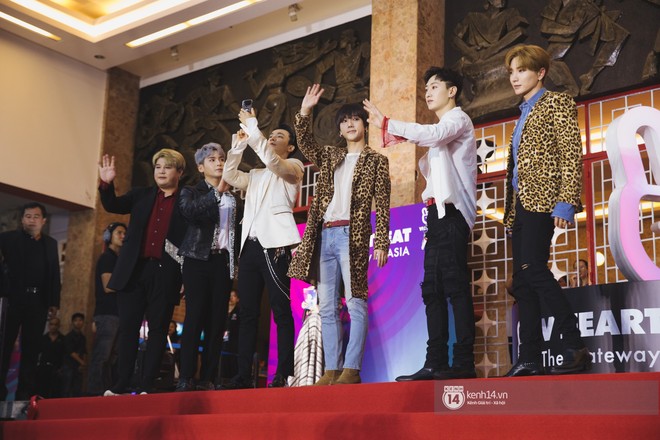 Super Junior gây choáng ngợp, Lee Hyori thế hệ mới khoe body sexy bên Vũ Cát Tường và dàn sao Việt trên thảm đỏ - Ảnh 4.
