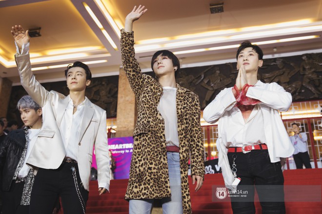 Super Junior gây choáng ngợp, Lee Hyori thế hệ mới khoe body sexy bên Vũ Cát Tường và dàn sao Việt trên thảm đỏ - Ảnh 6.