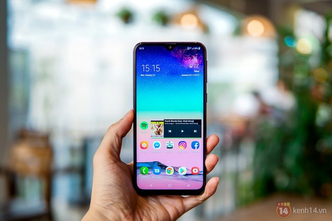 Đánh giá Galaxy M20: Dù là game thủ, hội cày phim hay “tám” xuyên ngày đêm, ai cũng tìm thấy thứ mình cần - Ảnh 18.