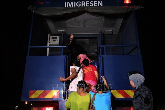 Malaysia bắt giữ 1.500 người nhập cư bất hợp pháp  - Ảnh 1.