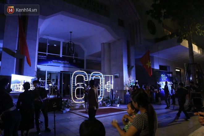 Ch&ugrave;m ảnh: Những địa điểm nổi tiếng ở H&agrave; Nội - S&agrave;i G&ograve;n trước v&agrave; sau khi tắt đ&egrave;n hưởng ứng Giờ tr&aacute;i đất - Ảnh 26.