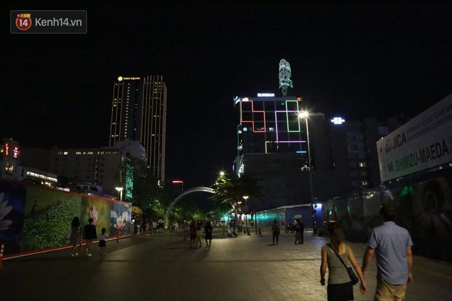 Chùm ảnh: Những địa điểm nổi tiếng ở Hà Nội - Sài Gòn trước và sau khi tắt đèn hưởng ứng Giờ trái đất - Ảnh 21.