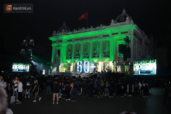 Ch&ugrave;m ảnh: Những địa điểm nổi tiếng ở H&agrave; Nội - S&agrave;i G&ograve;n trước v&agrave; sau khi tắt đ&egrave;n hưởng ứng Giờ tr&aacute;i đất - Ảnh 9.