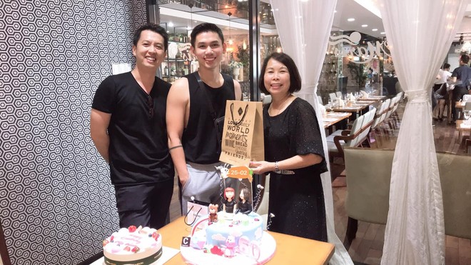 Vợ chồng Khởi My - Kelvin Khánh cùng hội bạn thân tổ chức sinh nhật tròn 60 cho má Năm - Ảnh 3.
