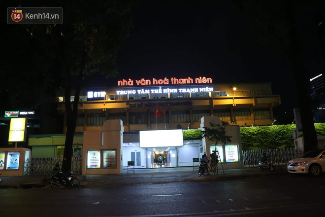 Ch&ugrave;m ảnh: Những địa điểm nổi tiếng ở H&agrave; Nội - S&agrave;i G&ograve;n trước v&agrave; sau khi tắt đ&egrave;n hưởng ứng Giờ tr&aacute;i đất - Ảnh 23.