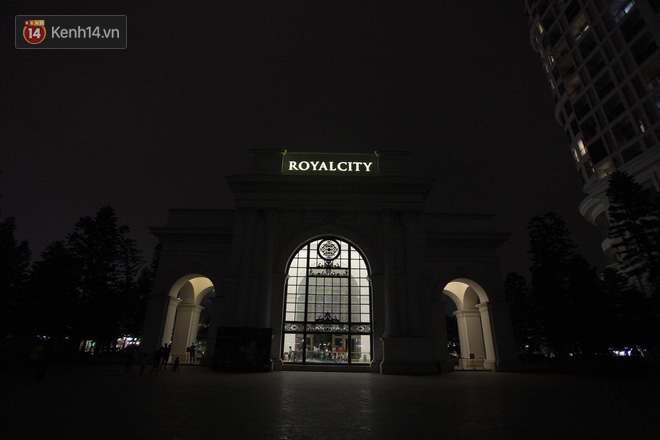 Ch&ugrave;m ảnh: Những địa điểm nổi tiếng ở H&agrave; Nội - S&agrave;i G&ograve;n trước v&agrave; sau khi tắt đ&egrave;n hưởng ứng Giờ tr&aacute;i đất - Ảnh 17.