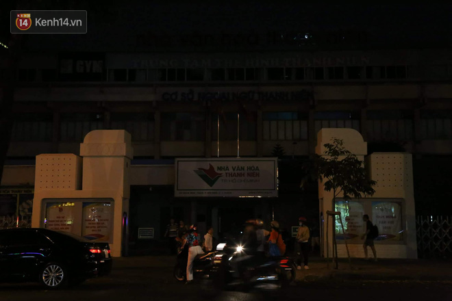 Chùm ảnh: Những địa điểm nổi tiếng ở Hà Nội - Sài Gòn trước và sau khi tắt đèn hưởng ứng Giờ trái đất - Ảnh 24.